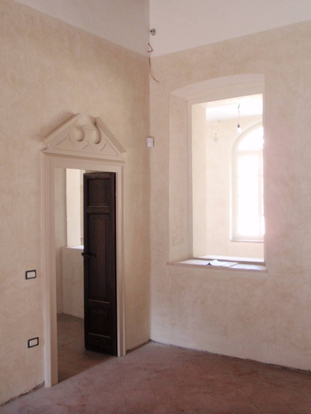 Dettaglio del restauro a Cavriana